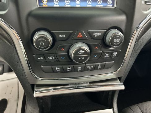 Used 2018 Jeep Grand Cherokee Laredo AWD/4WD image 16