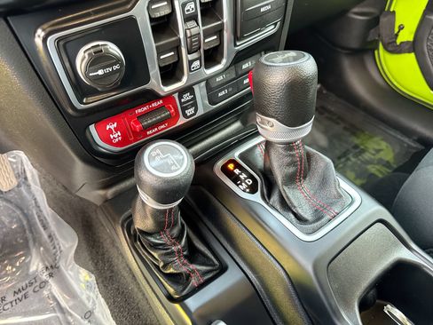 Used 2021 Jeep Wrangler Unlimited Rubicon w/ Safety Group AWD/4WD image 19