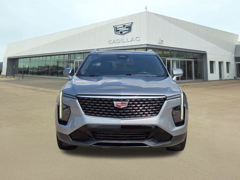 Used 2024 Cadillac XT4 Premium Luxury FWD image 2