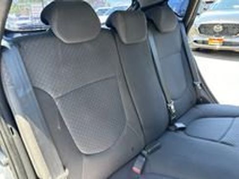 Used 2013 Hyundai Accent SE FWD image 20