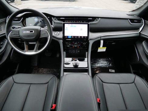 New 2025 Jeep Grand Cherokee Limited w/ Luxury Tech Group II image 12