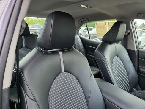 Used 2024 Toyota Camry SE image 11