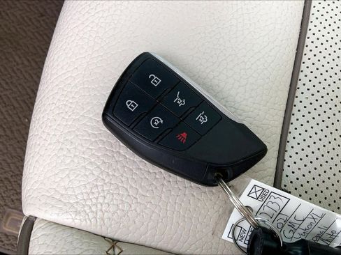 Used 2021 GMC Yukon XL Denali w/ Denali Premium Package image 14