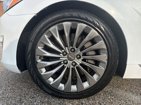 Used 2018 Genesis G90 3.3T Premium image 12