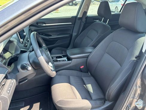 Used 2022 Nissan Altima 2.5 SV w/ SV Premium Package AWD/4WD image 12