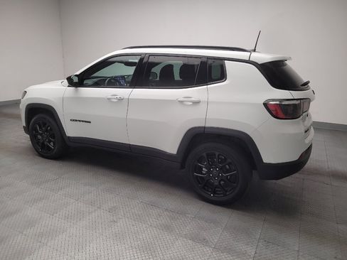 Used 2025 Jeep Compass Latitude w/ Convenience Group AWD/4WD image 3