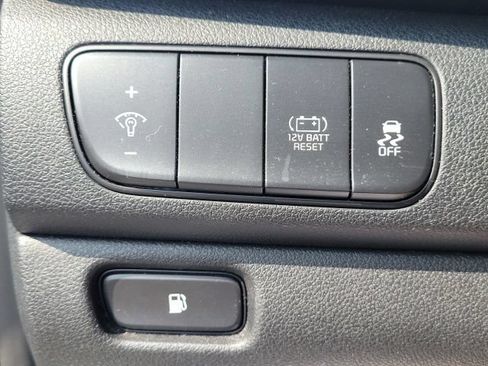 Used 2018 Kia Niro LX FWD image 33