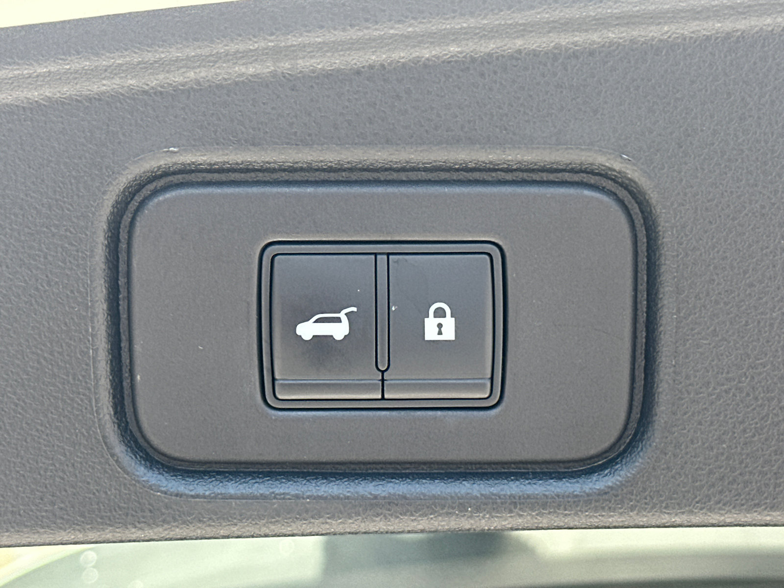 Used 2022 Nissan Pathfinder Platinum w/ Cargo Package FWD image 19