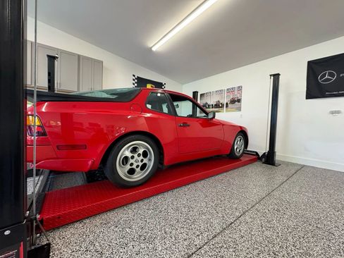 Used 1986 Porsche 944 Turbo image 9