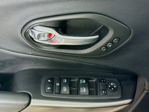 Used 2020 Jeep Cherokee Limited image 20