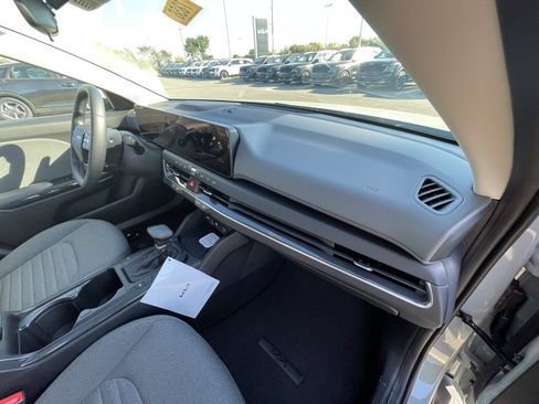 New 2025 Kia K4 EX image 29