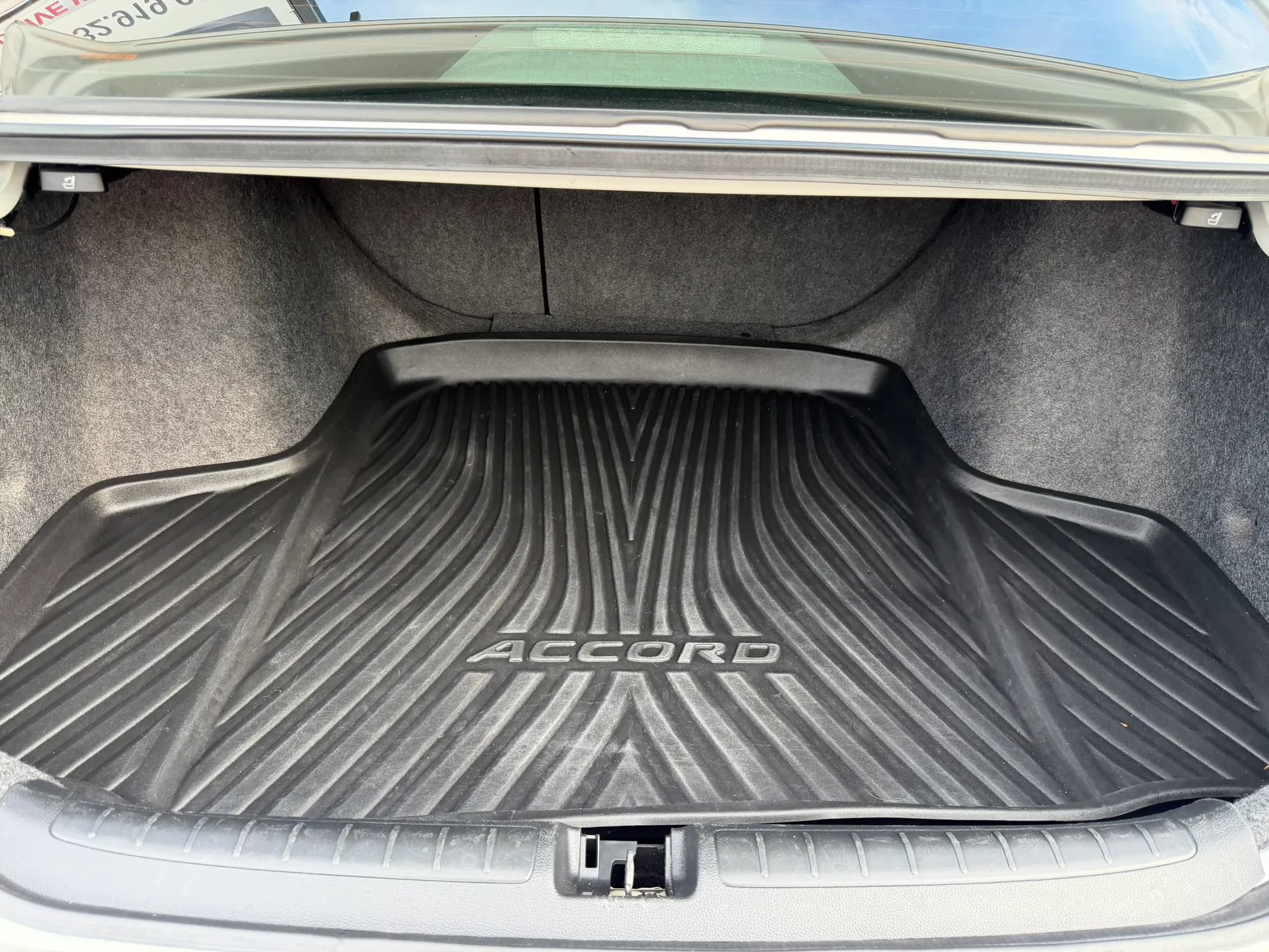 Used 2018 Honda Accord EX-L image 40