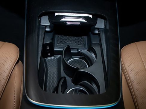 Certified 2025 Mercedes-Benz E 350 4MATIC Sedan image 21