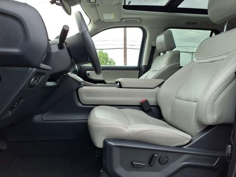 Certified 2025 Ford Expedition Active AWD/4WD image 18