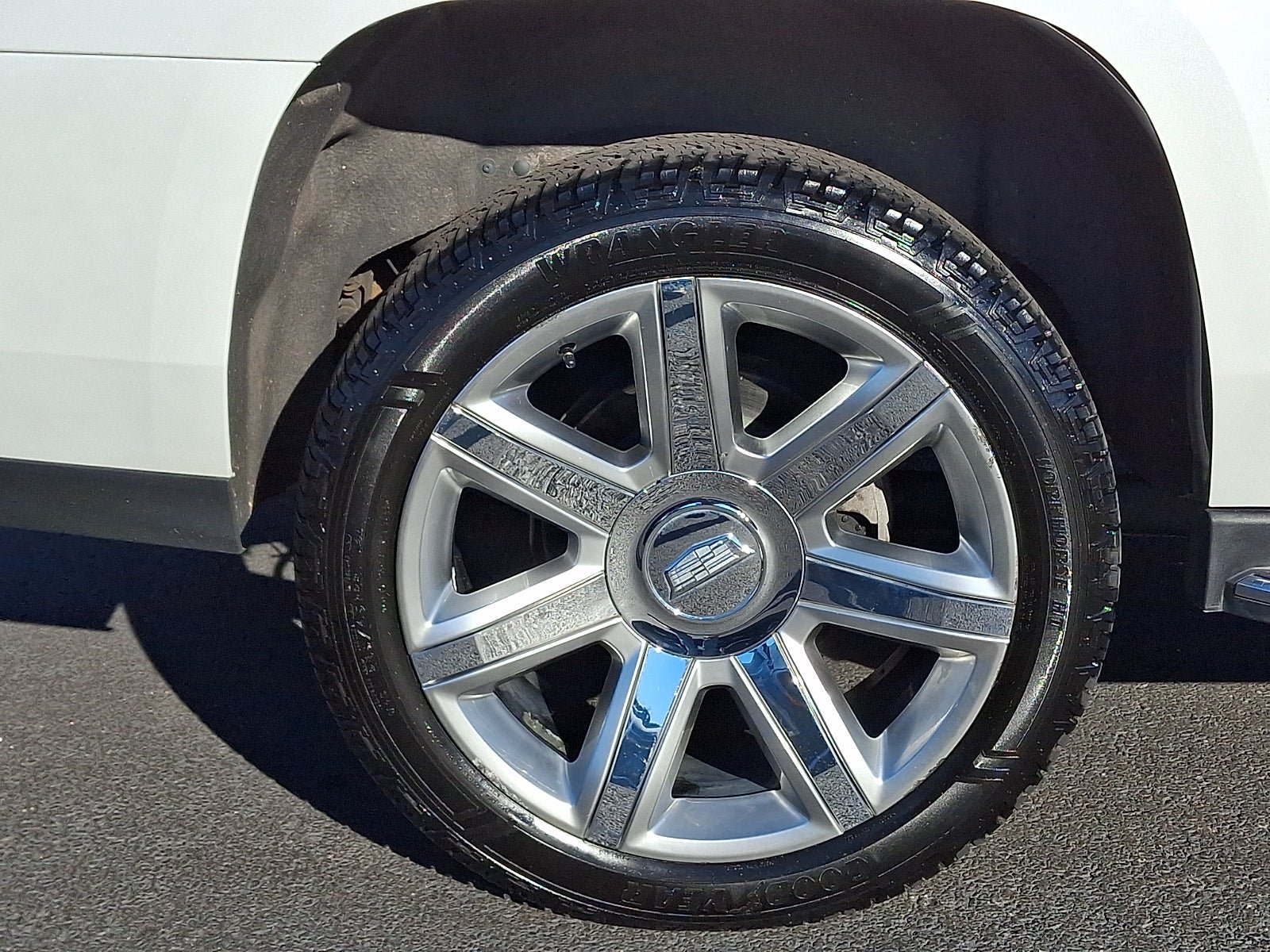 Used 2020 Cadillac Escalade Luxury AWD/4WD image 8