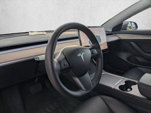 Used 2023 Tesla Model 3 Standard Range image 9