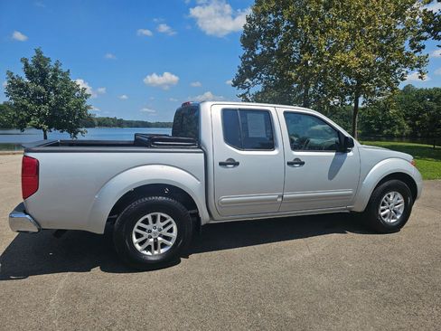 Used 2015 Nissan Frontier SV w/ SV Value Truck Package RWD image 4