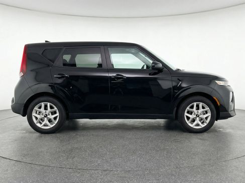 Used 2025 Kia Soul LX w/ LX Technology Package image 11