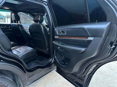 Used 2016 Ford Explorer Platinum image 21