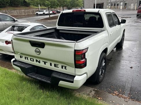 Used 2025 Nissan Frontier SV w/ SV Convenience Package RWD image 4
