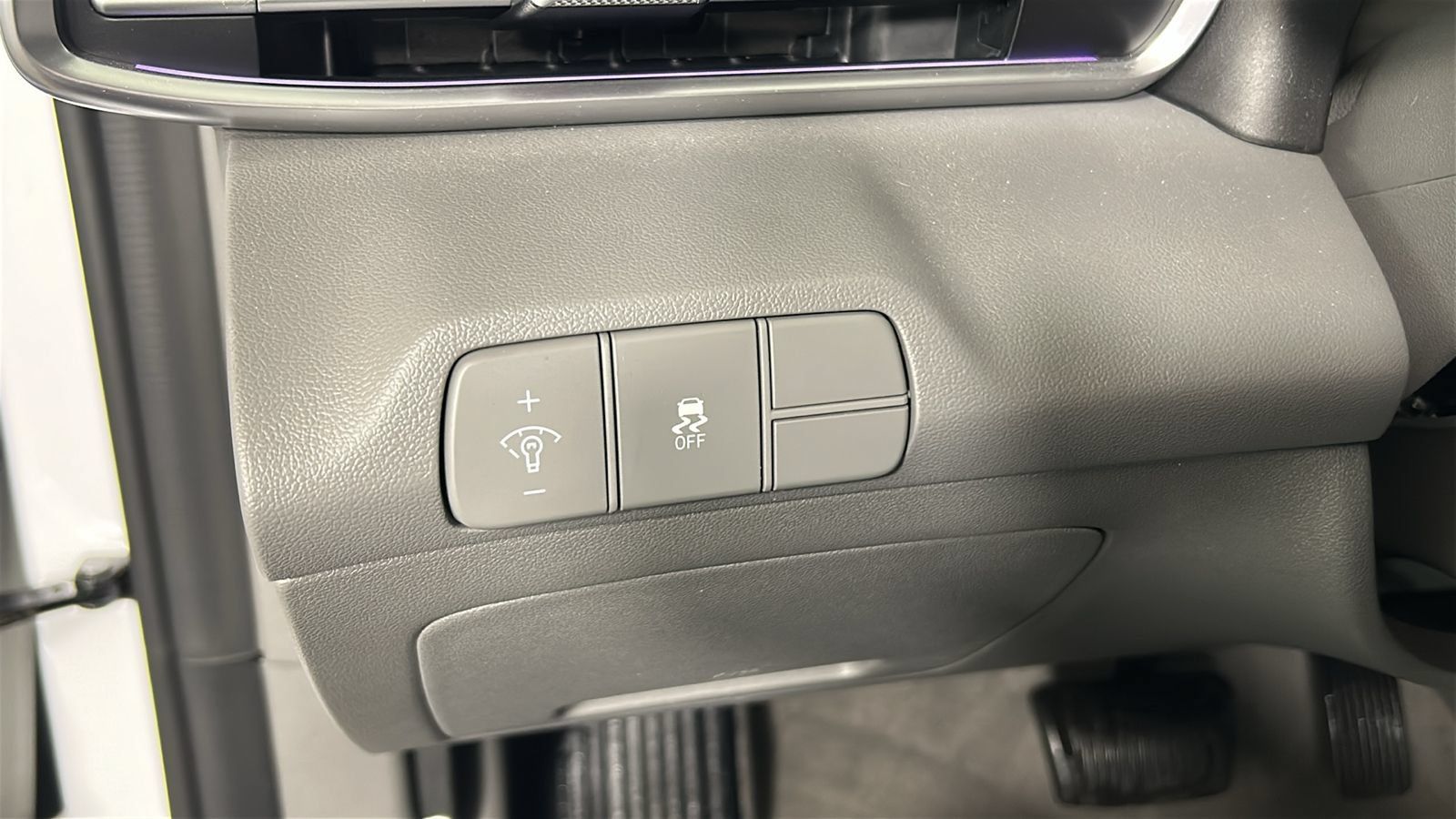 Certified 2024 Hyundai Elantra SEL FWD image 24