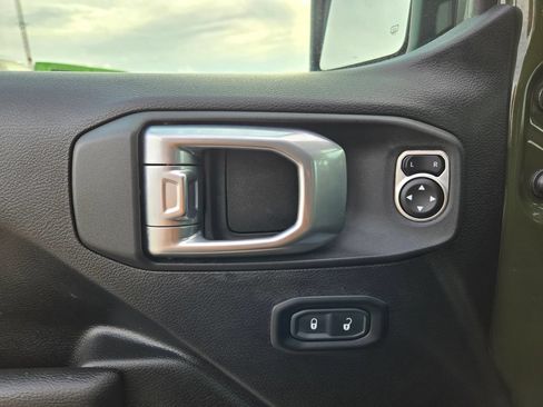 Used 2023 Jeep Gladiator Sport AWD/4WD image 15