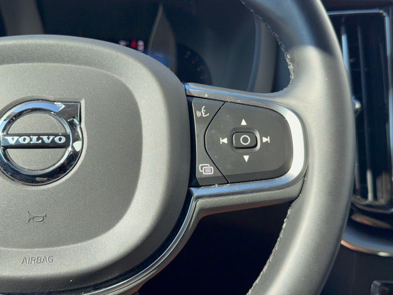 Certified 2024 Volvo XC60 B5 Core w/ Protection Package Premier AWD/4WD image 19