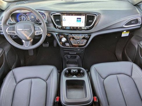 New 2026 Chrysler Pacifica Select FWD image 14