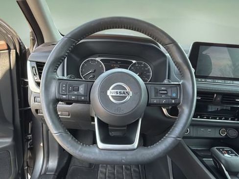 Used 2021 Nissan Rogue SV w/ Premium Package image 10