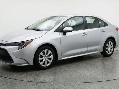 Used 2025 Toyota Corolla LE FWD image 3
