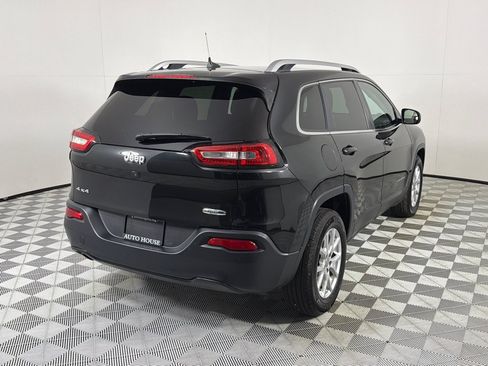 Used 2016 Jeep Cherokee Latitude w/ Cold Weather Group AWD/4WD image 5
