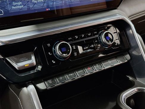 Used 2025 GMC Sierra 2500 Denali Ultimate image 16