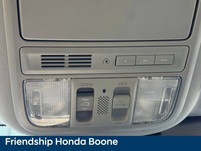 Used 2017 Honda Pilot Touring image 32