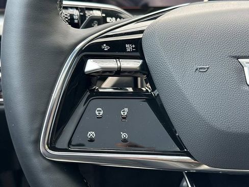 Used 2025 Cadillac Lyriq Sport image 7