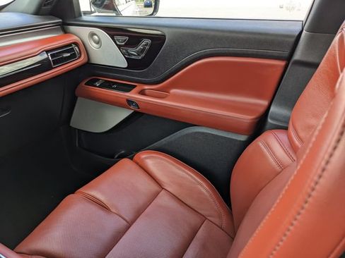 Used 2025 Lincoln Aviator Reserve w/ Luxury Package AWD/4WD image 18