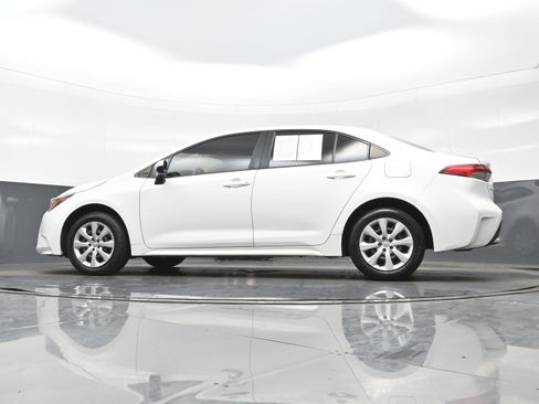 Used 2022 Toyota Corolla LE FWD image 27