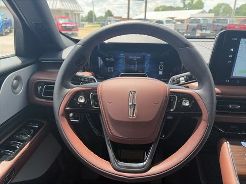 Used 2025 Lincoln Aviator Reserve w/ Equipment Group 201A AWD/4WD image 15