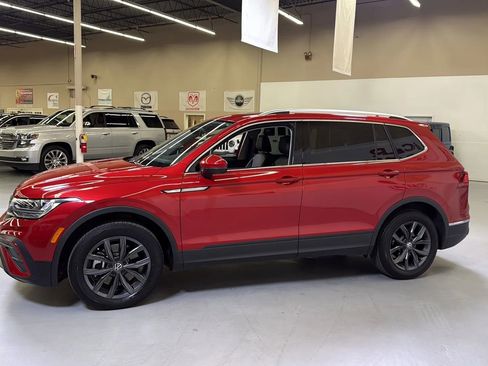 Used 2023 Volkswagen Tiguan SE w/ Panoramic Sunroof Package FWD image 6
