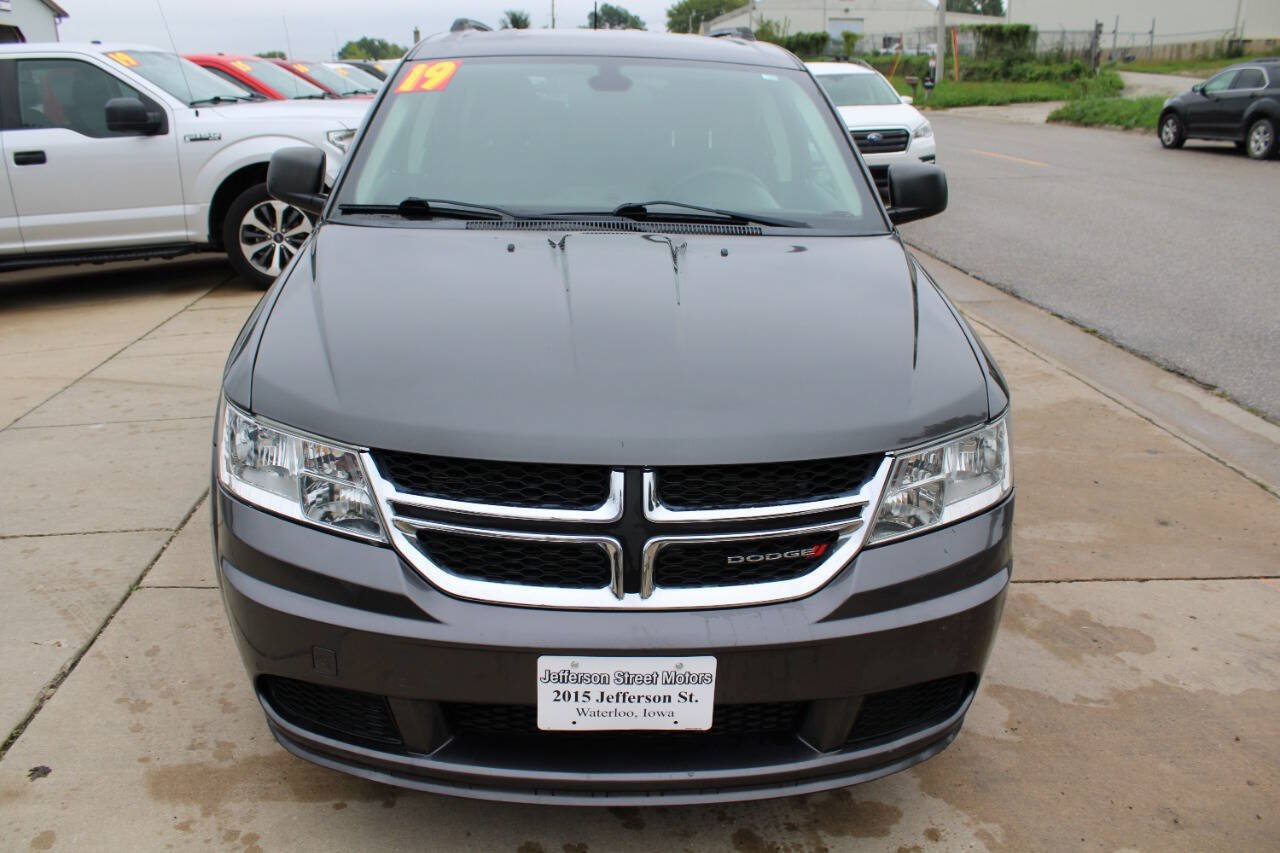 Used 2019 Dodge Journey SE FWD image 2
