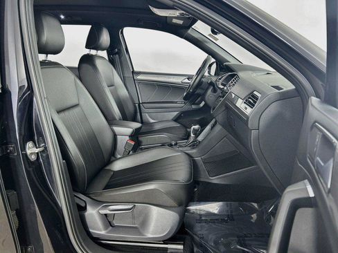 Certified 2022 Volkswagen Tiguan SE R-Line AWD/4WD image 28