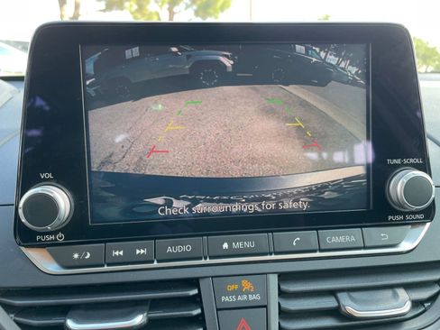 Used 2025 Nissan Altima 2.5 SV image 21