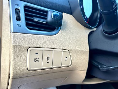 Used 2013 Hyundai Elantra GLS w/ Preferred Pkg image 21