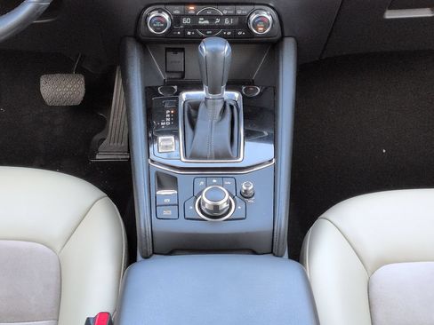 Used 2018 MAZDA CX-5 Touring w/ Preferred Equipment Package FWD image 19