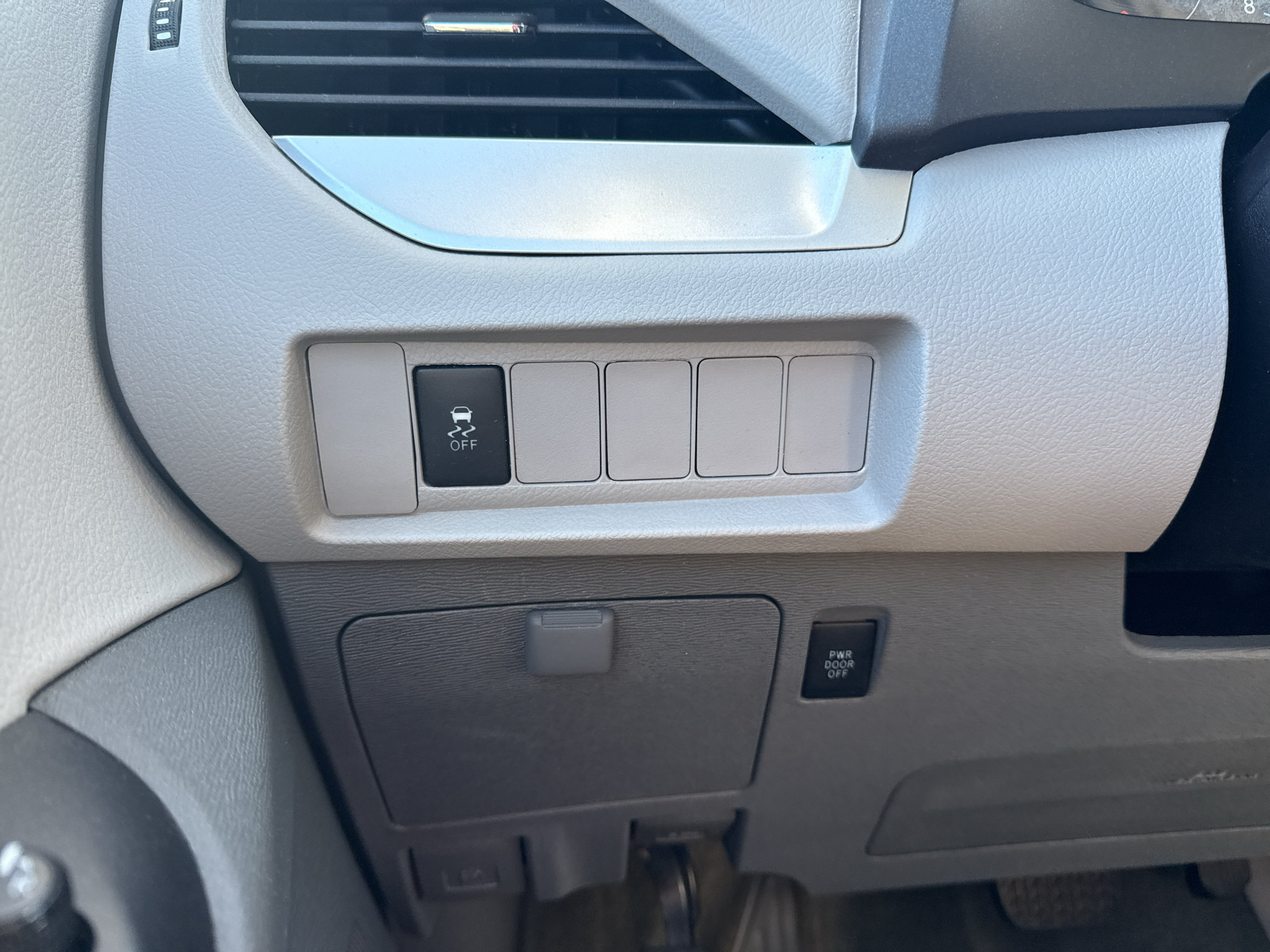 Used 2017 Toyota Sienna LE FWD image 19
