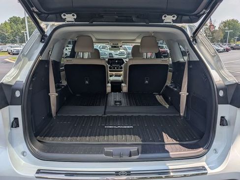 Used 2022 Toyota Highlander Platinum FWD image 10