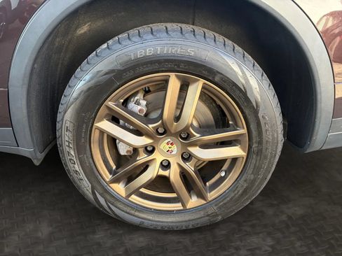 Used 2016 Porsche Cayenne AWD/4WD image 41