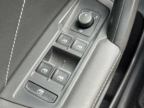 Used 2024 Volkswagen Tiguan SE AWD/4WD image 19
