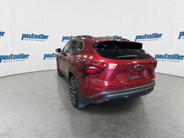 Used 2025 Chevrolet Trax RS FWD image 9