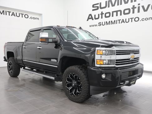 Used 2017 Chevrolet Silverado 2500 High Country w/ Duramax Plus Package AWD/4WD image 2