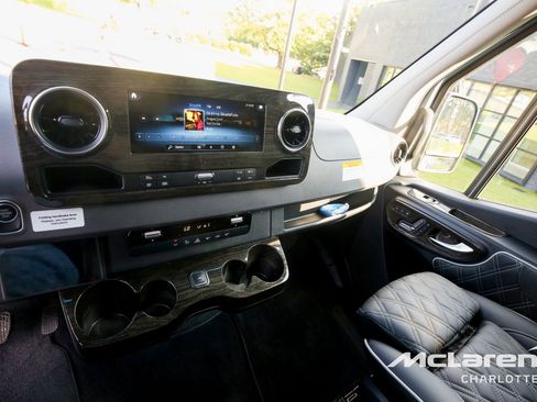 Used 2023 Mercedes-Benz Sprinter 3500 image 13